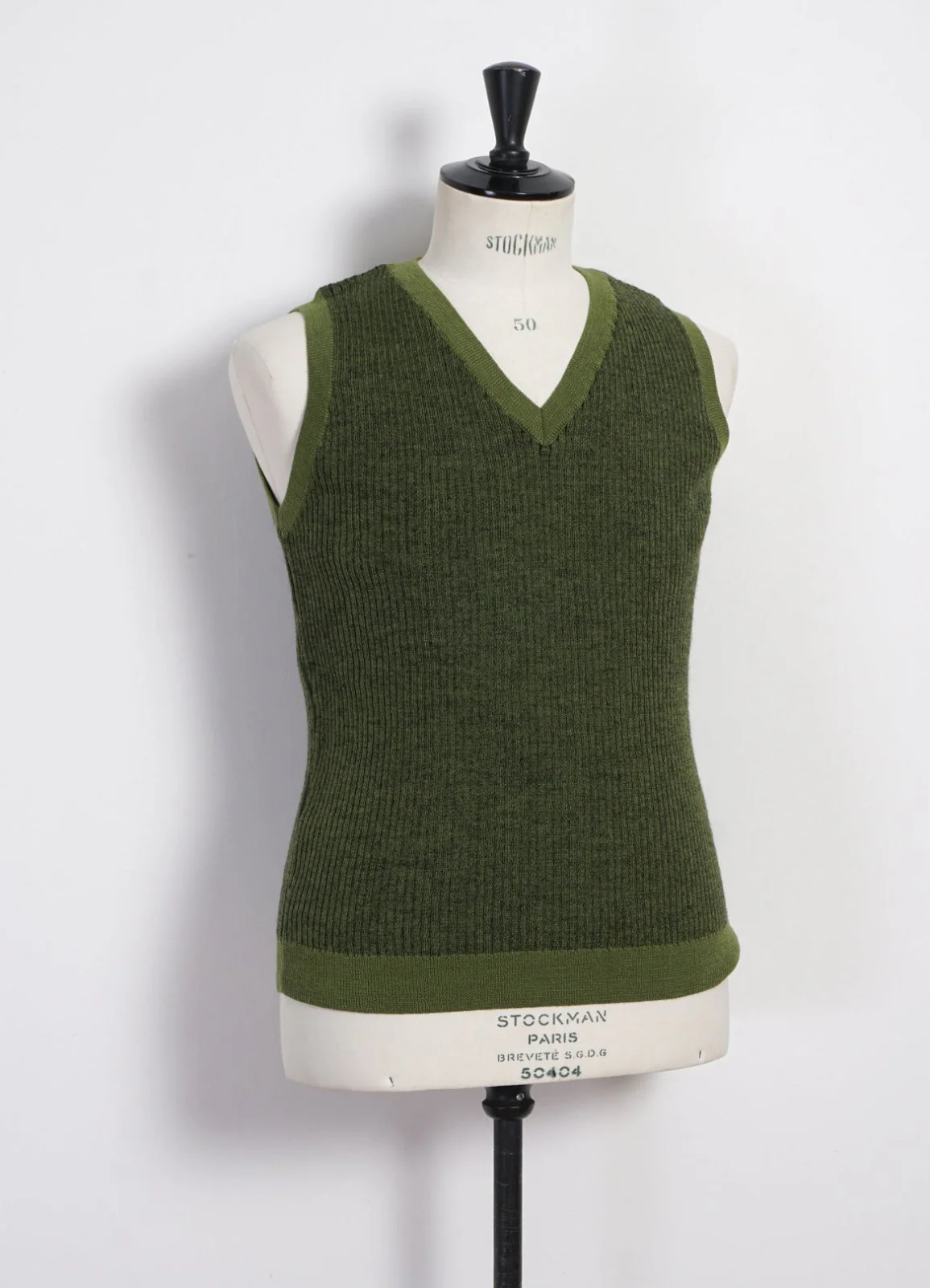 ARNE | Plated Rib V-Neck Slip Over | Black Green - Image 3
