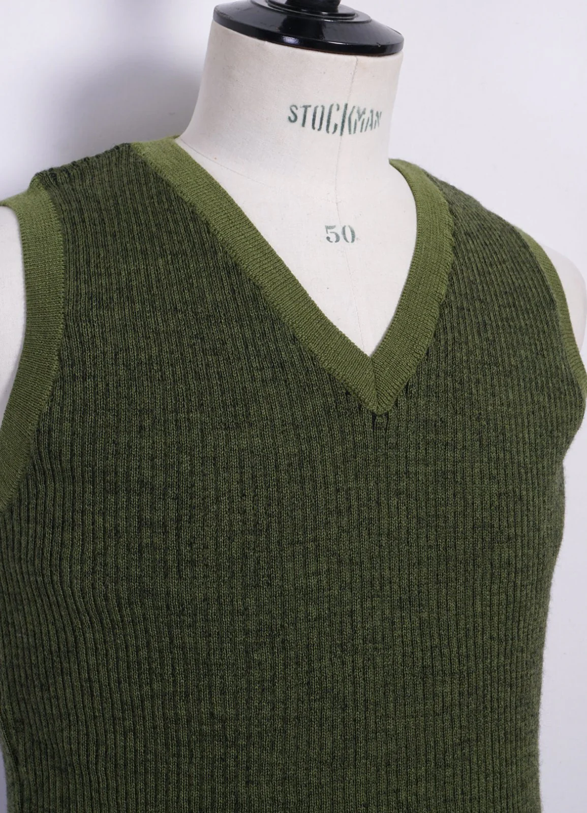 ARNE | Plated Rib V-Neck Slip Over | Black Green - Image 5