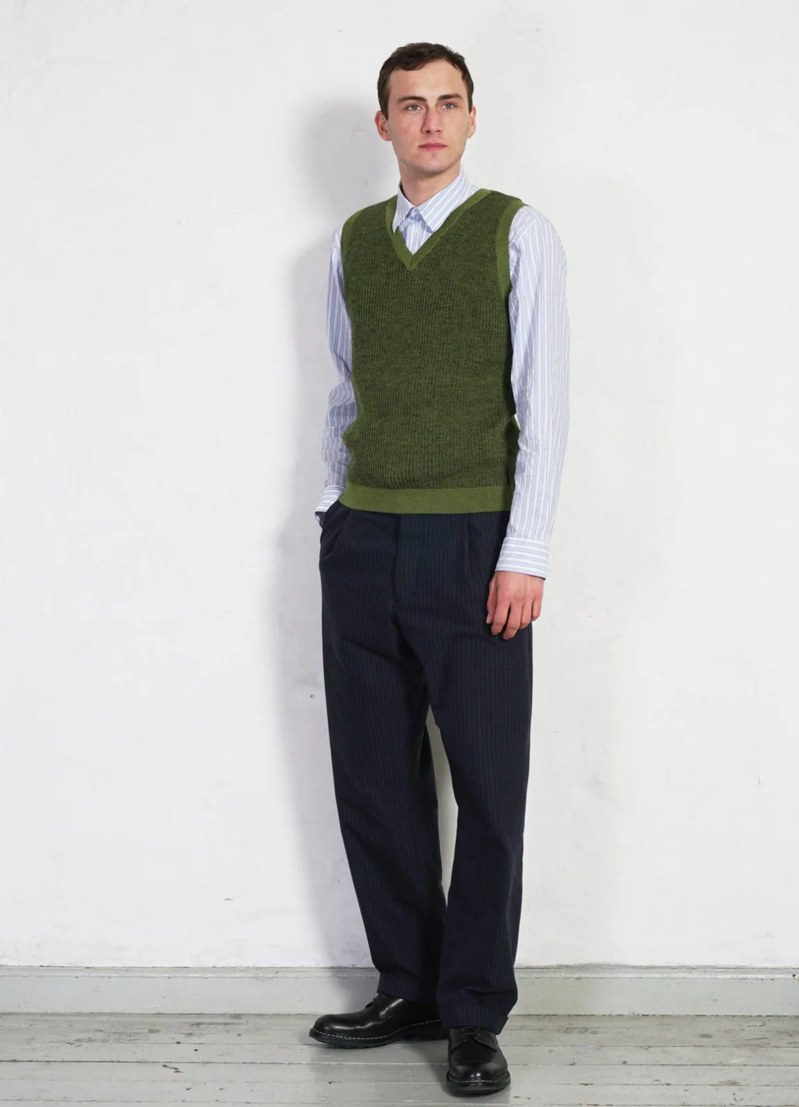 ARNE | Plated Rib V-Neck Slip Over | Black Green - Image 6