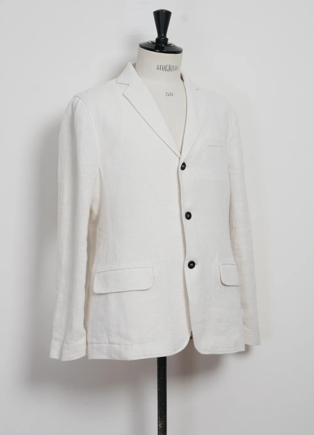 CHARLIE 29-58-1 | Easy Three Button Blazer | Off White Gauze - Image 4