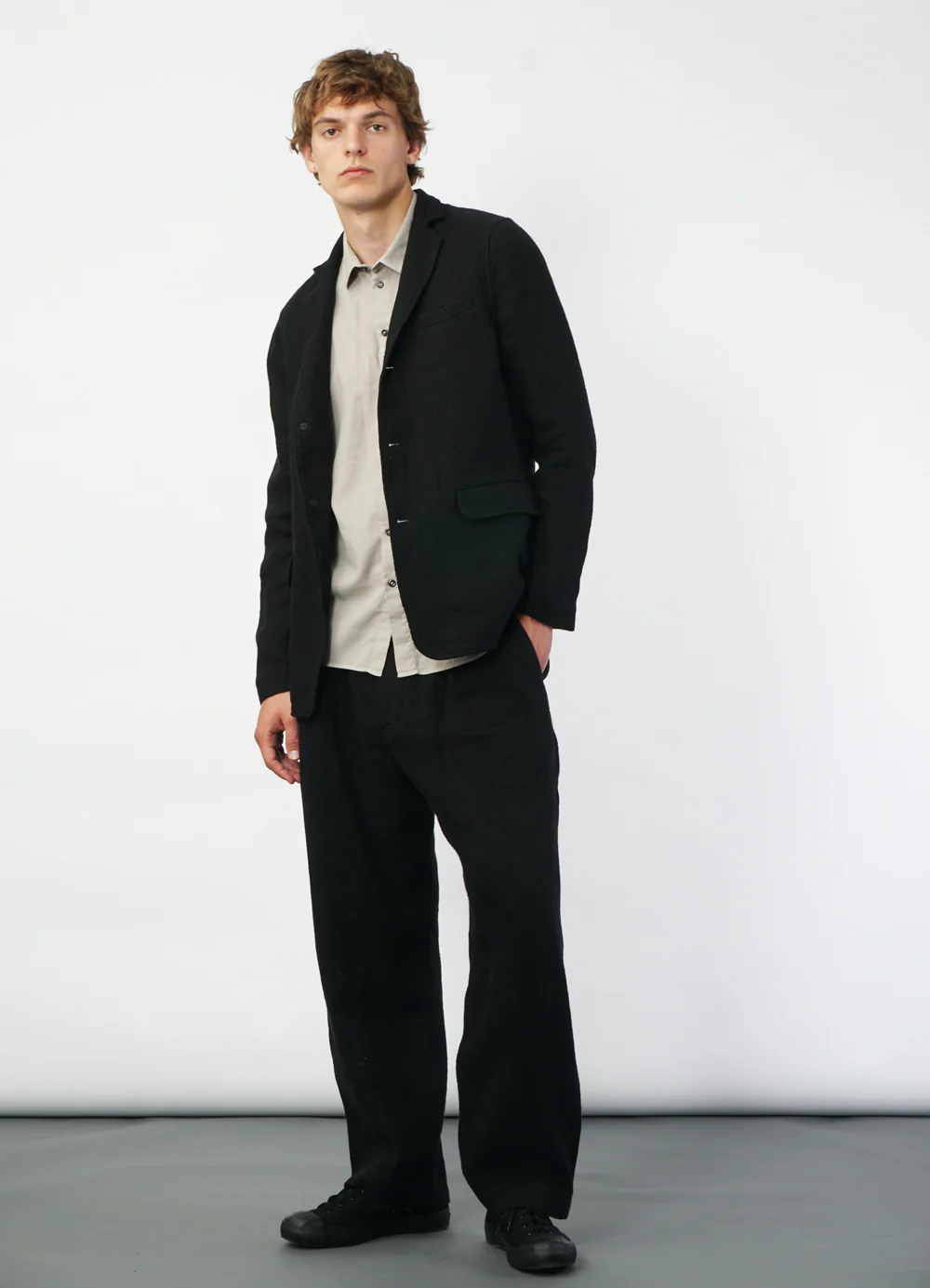 CHARLIE 29-58-2 | Easy Three Button Blazer | Black Gauze - Image 2