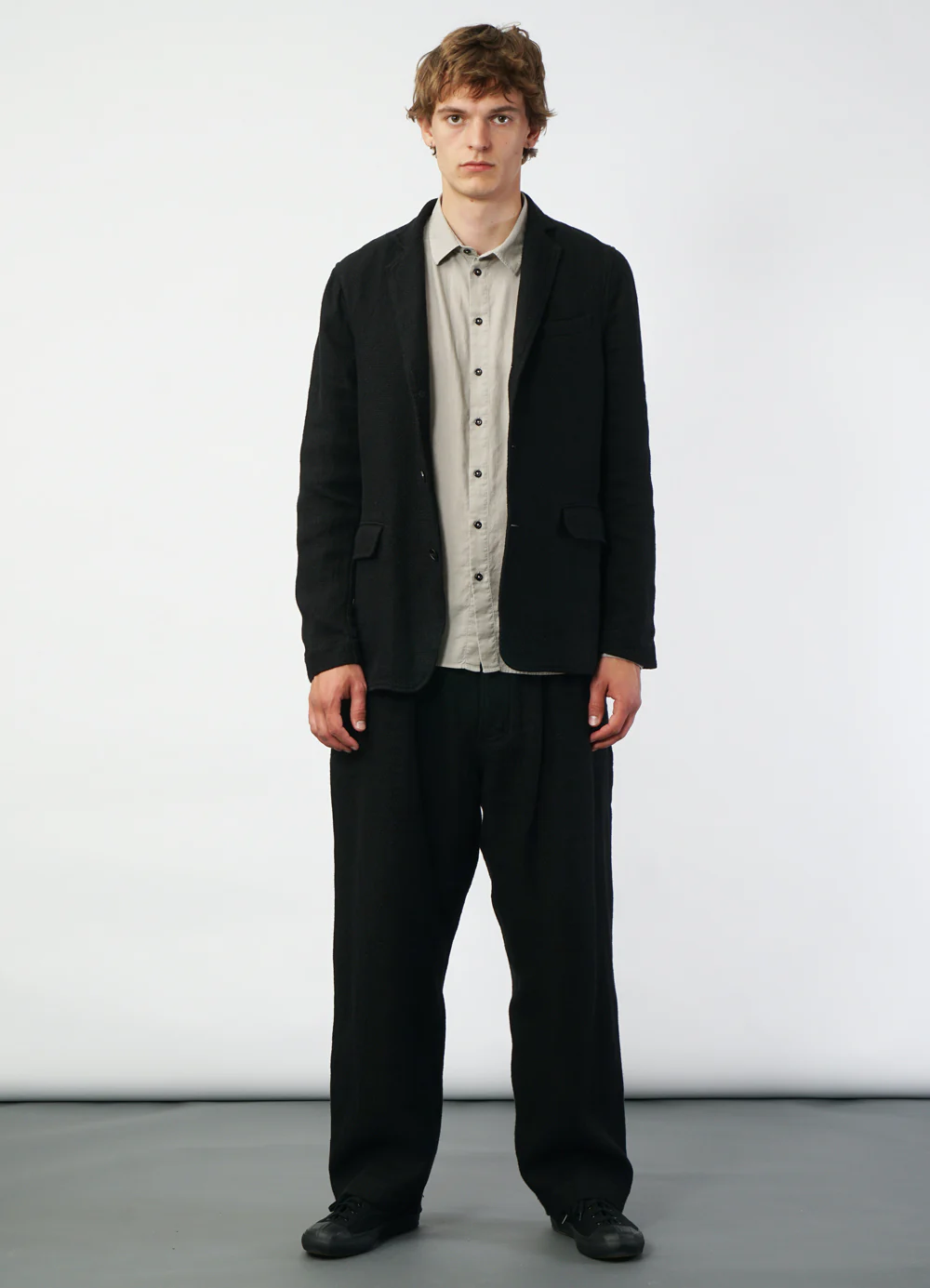 CHARLIE 29-58-2 | Easy Three Button Blazer | Black Gauze - Image 3