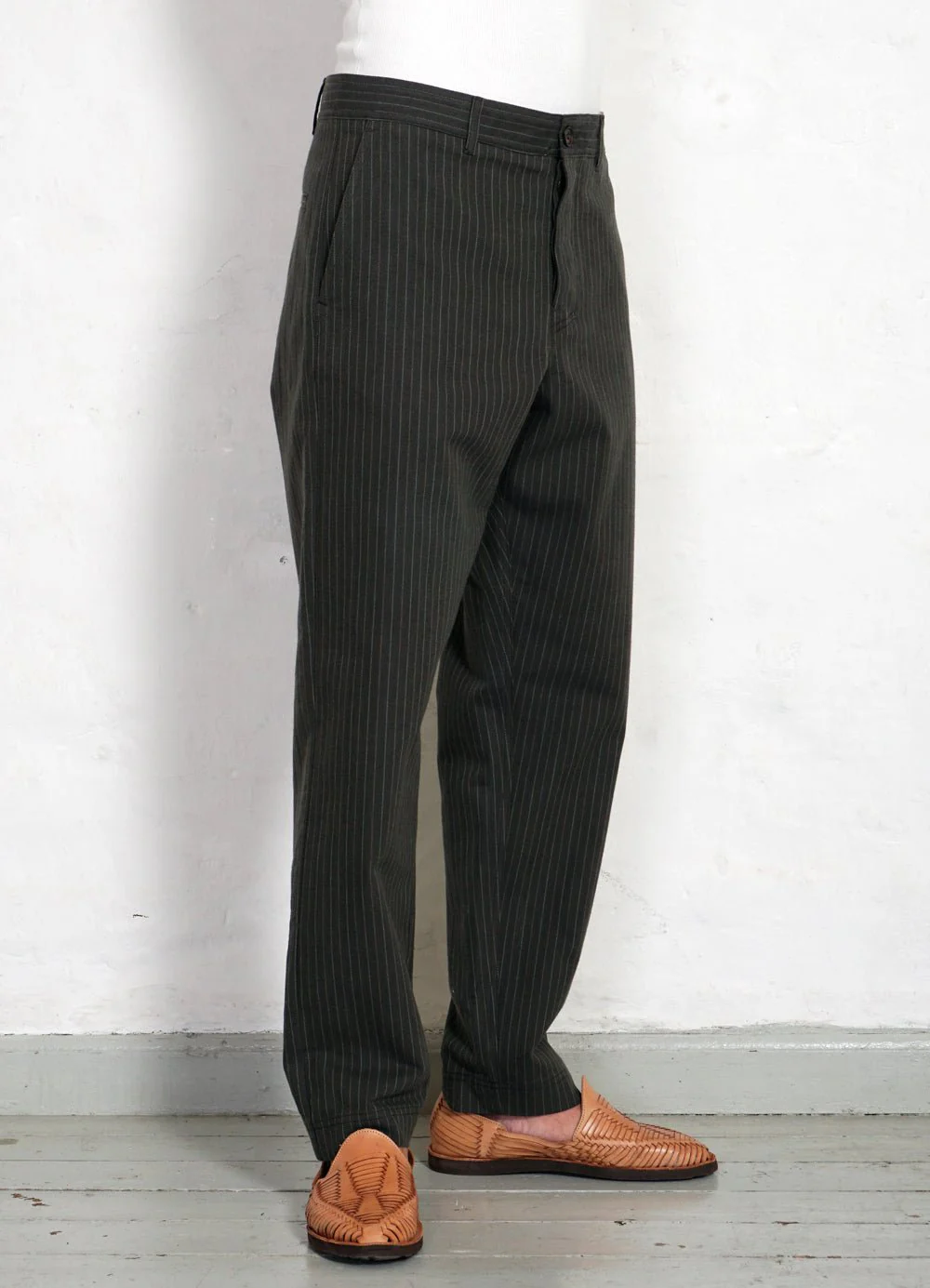 KIAN | Cinch Back Wide  Trousers | Khaki Pin - Image 3