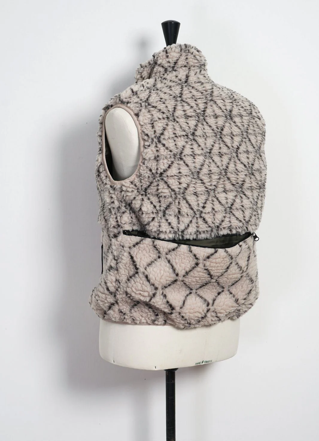 DO-GI SASHIKO | Boa Fleece Reversible Vest | Ecru - Image 4
