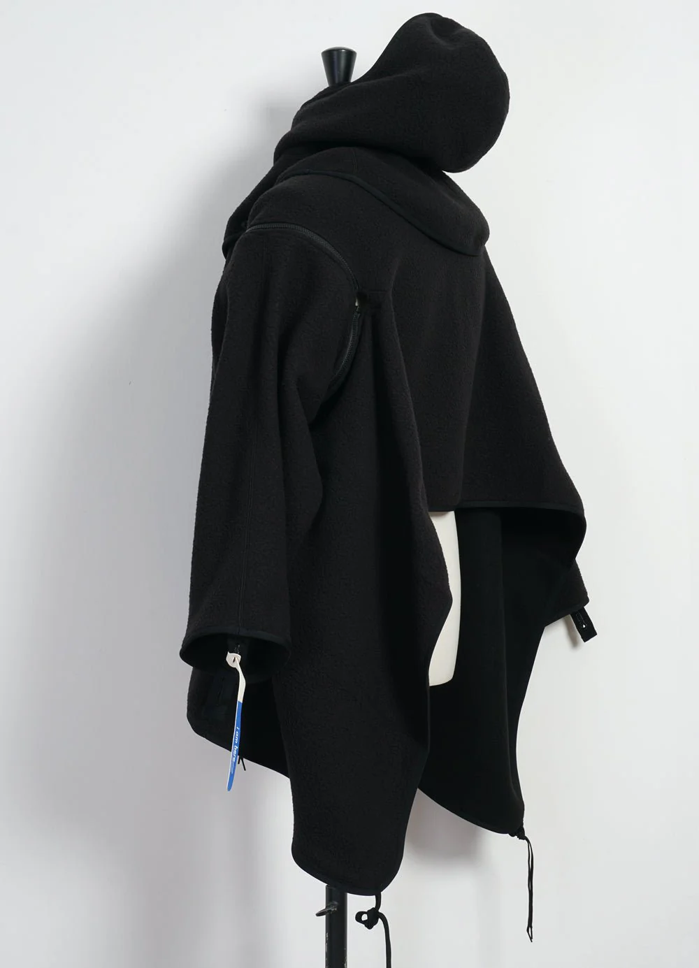 FOLKS PONCHO | Black - Image 4