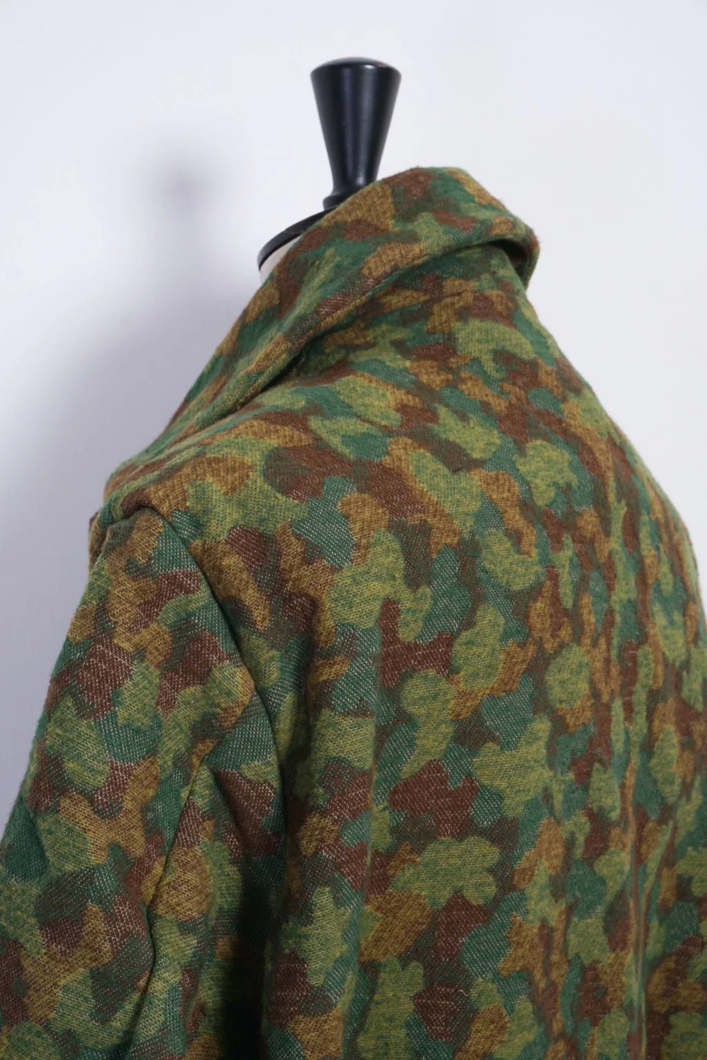 JUTE COAT | Oversized Coat With Belt | Green Jacquard Camo - Image 4