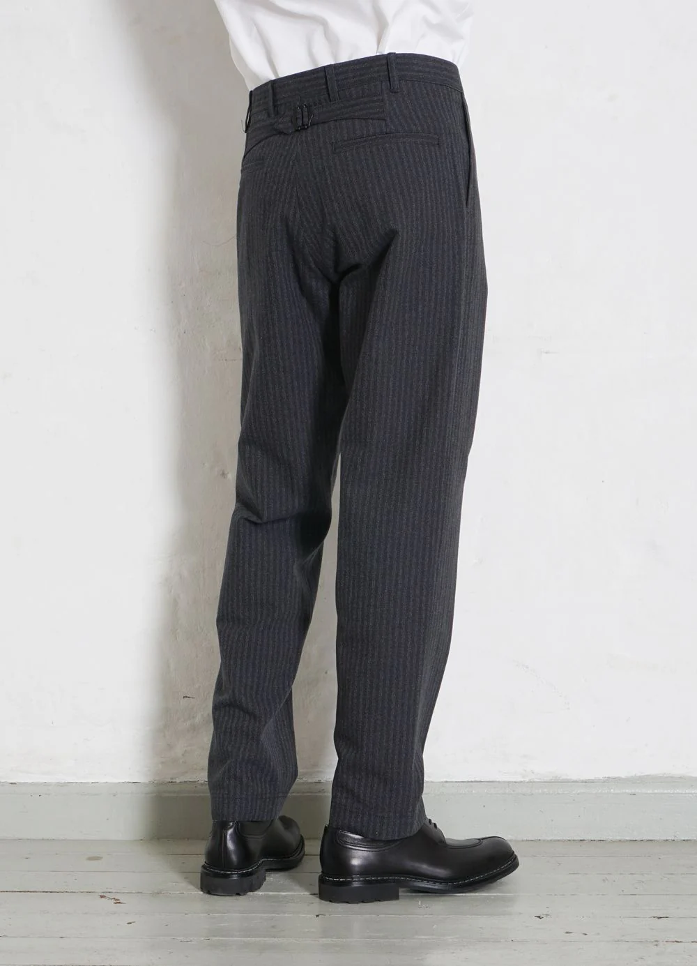 KIAN | Cinch Back Wide Trousers | Grey Pin - Image 3