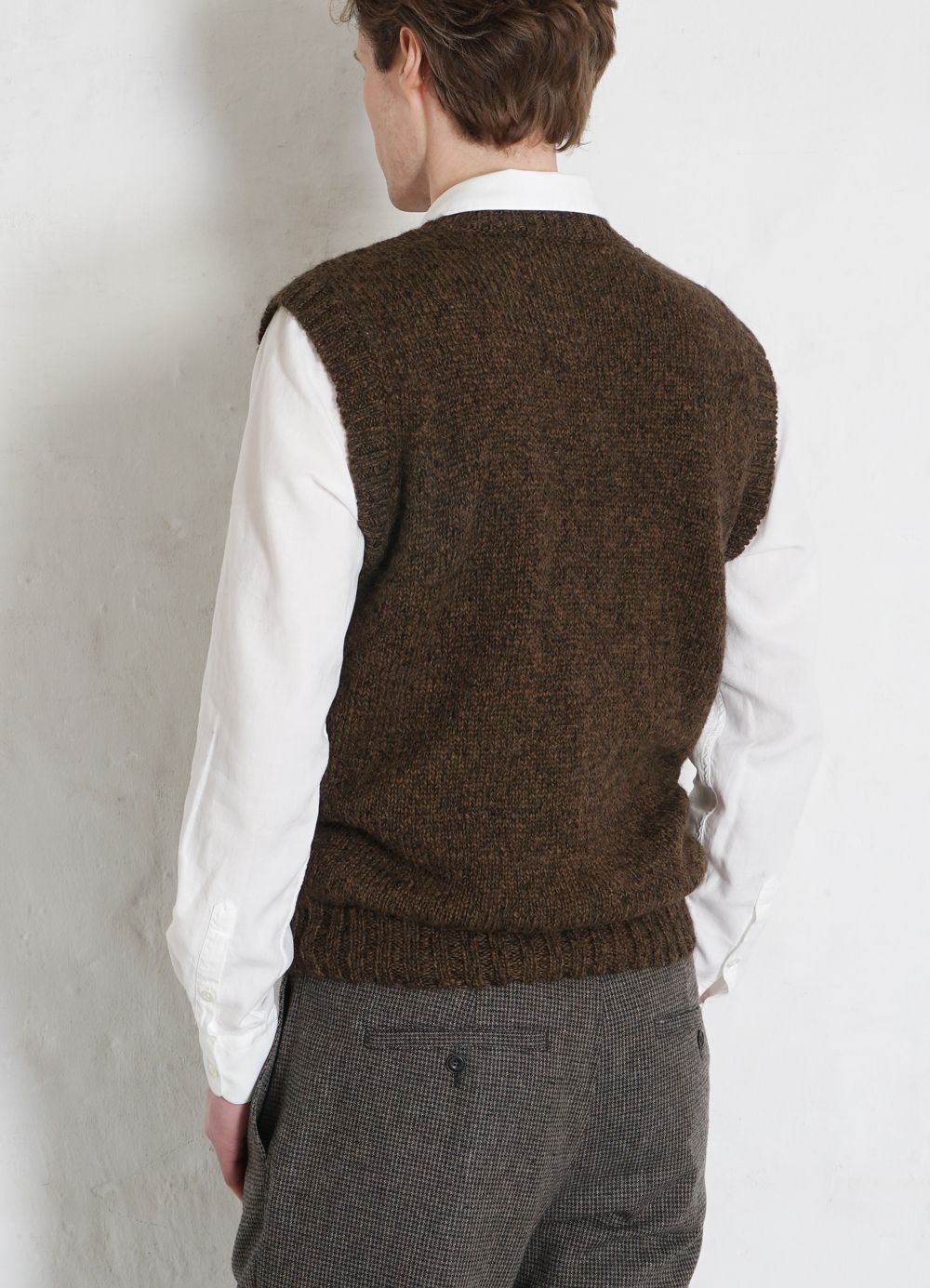 MOGENS | Knitted Crew Neck Vest | Tobacco - Image 3
