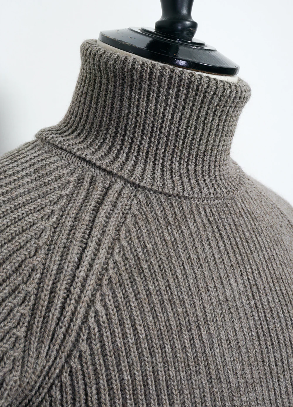 PELLE 28-06-9 | Heavy Knit Turtleneck | Natural - Image 5