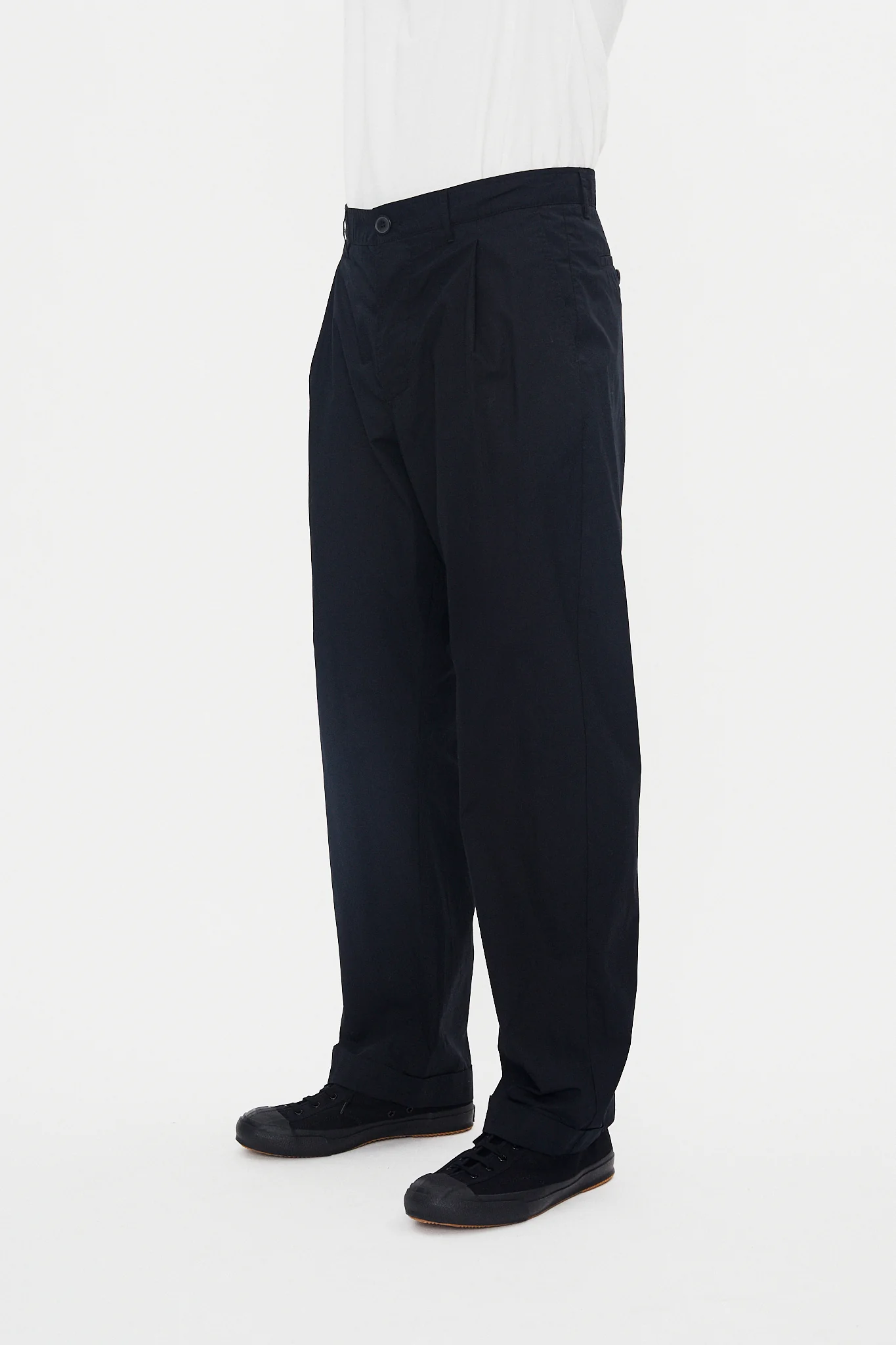SUNE 31-64-2 | Pleated Classic Trousers | Black Parachute - Image 3