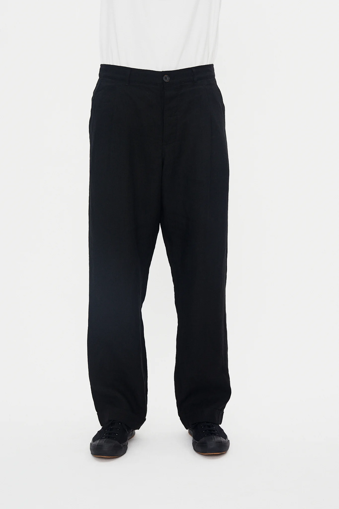 SUNE 31-67-2 | Classic Pleated Trousers | Black Linen - Image 2