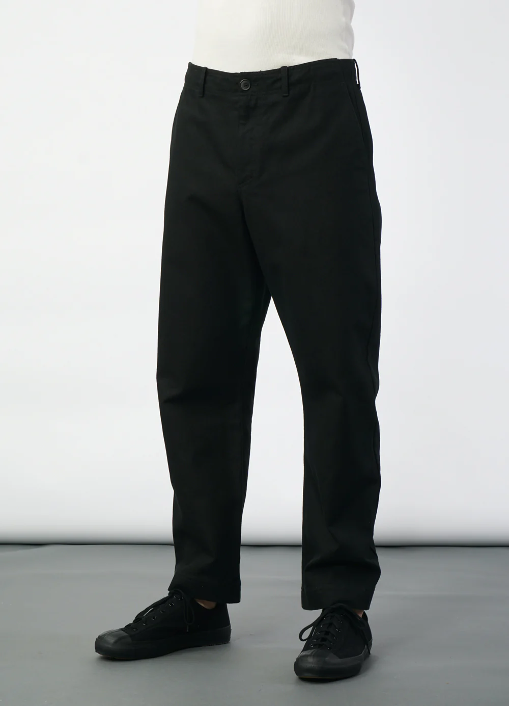 TRYGVE 27-90-2 | Wide Cut Cropped Trousers | Black Canvas - Image 2