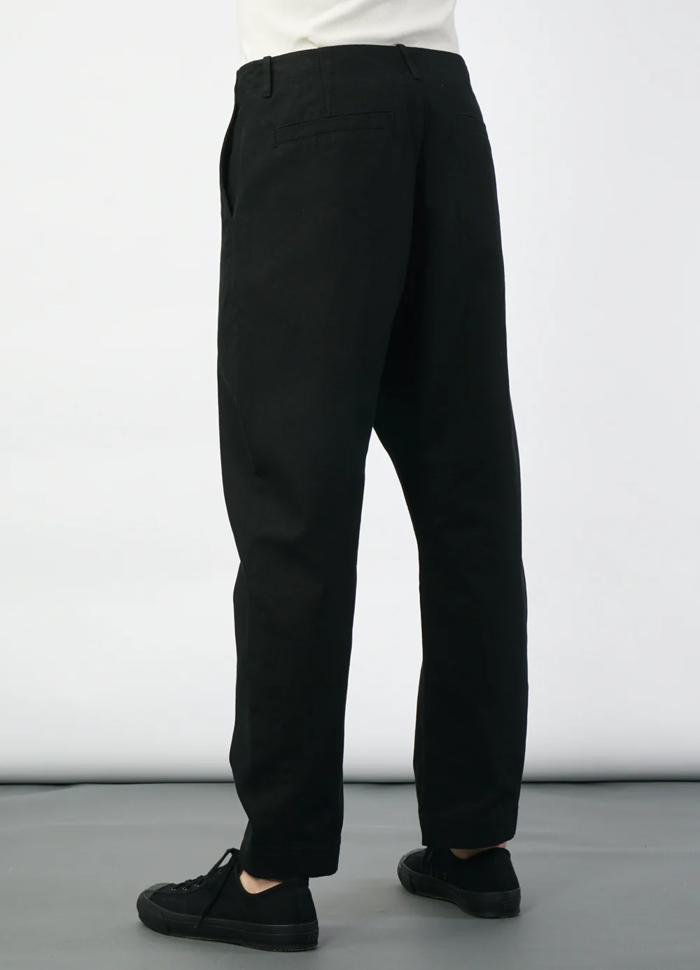 TRYGVE 27-90-2 | Wide Cut Cropped Trousers | Black Canvas - Image 3